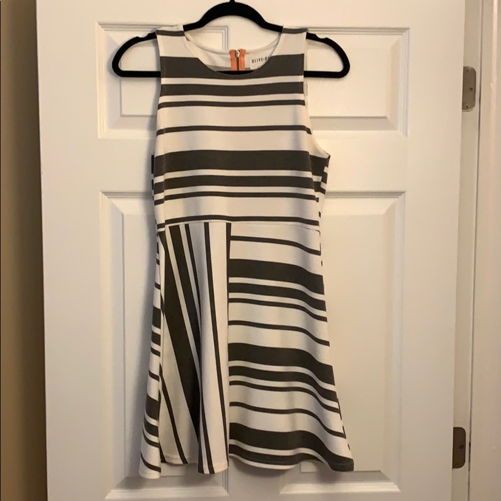 Olive + Oak Size M Dress